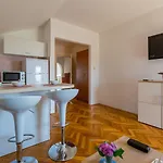 아파트 Modernes Nur 300 Meter Zum Mit Traumhaften Meerblick 크리크베니카