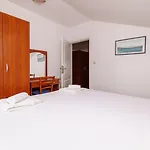 Modernes Nur 300 Meter Zum Mit Traumhaften Meerblick 아파트 크리크베니카